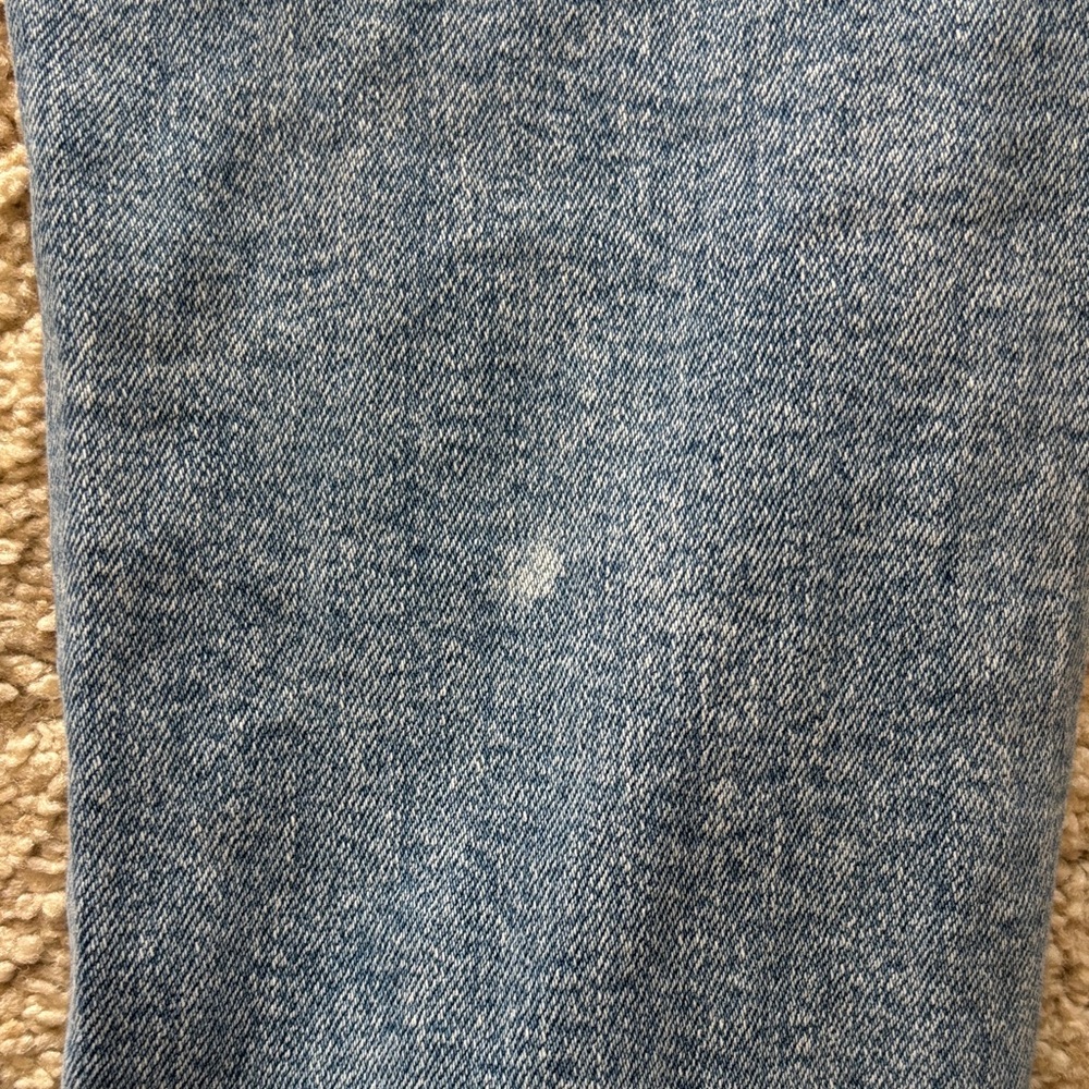 American Eagle AE Strigid Ripped Mom Jeans Light Wash - Picture 5 of 6